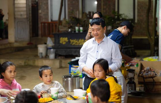 Hành trình hơn 30 năm “làm bố” của người thầy vùng cao được KENH14 lan tỏa cùng chiến dịch “Trạm Kalite, Chạm yêu thương”