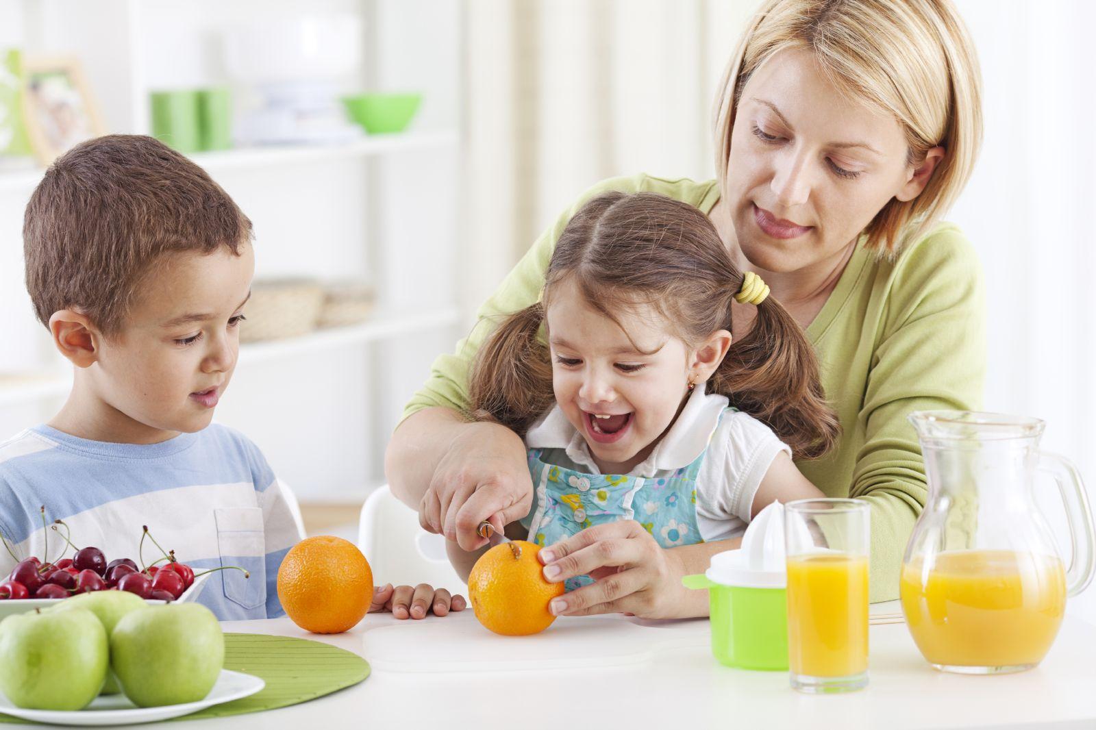Bí quyết làm nước ép cho bé yêu với máy ép chậm